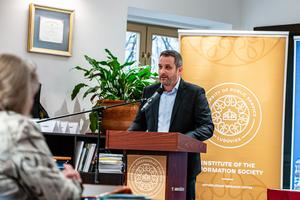 251126 - A hibrid munka-2